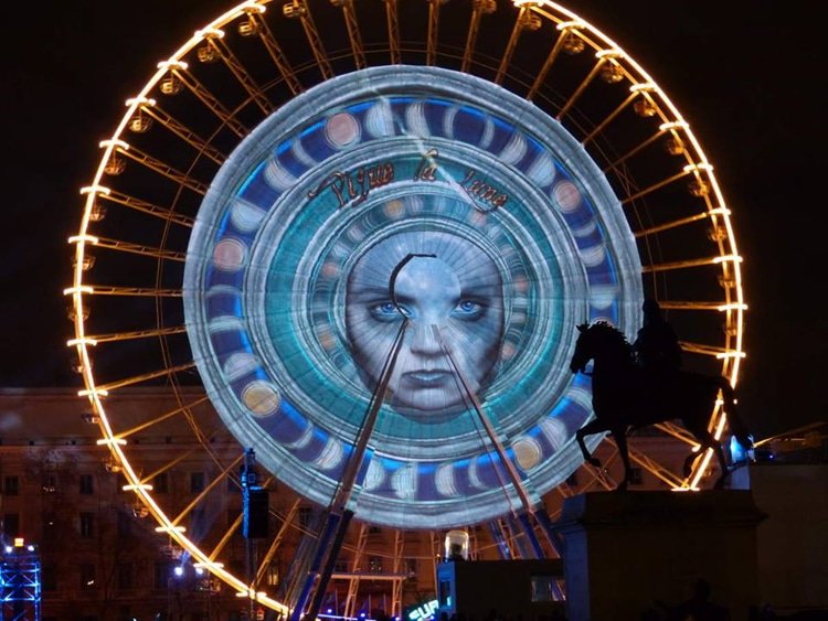 Fete-Lumieres-Place-Bellecour-lyon