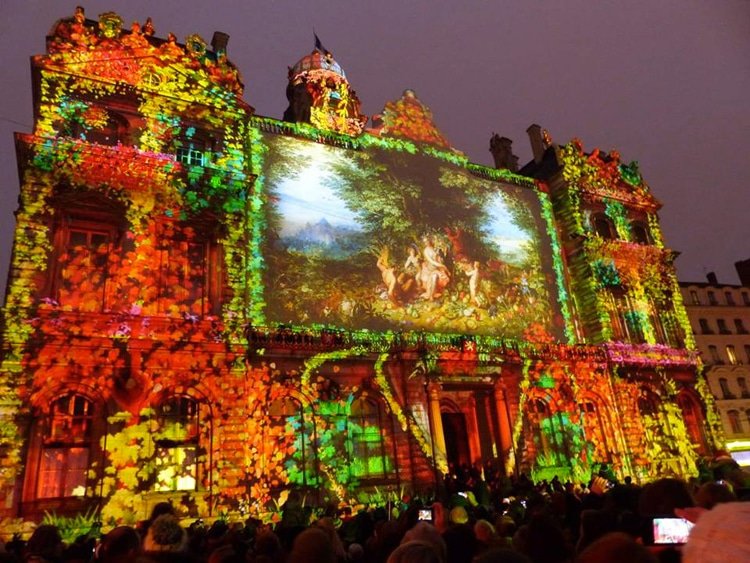 Fete-Lumieres-Place-Terreaux-lyon